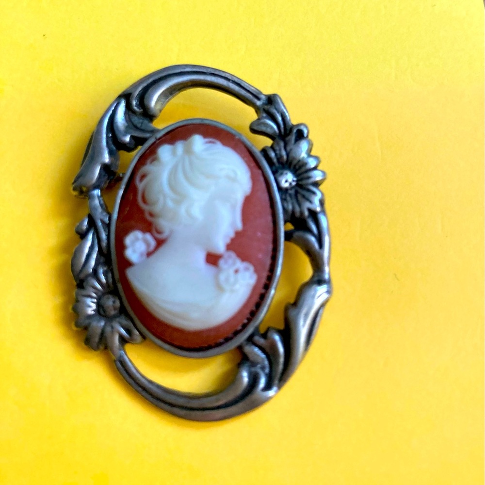 Sterling cameo brooch